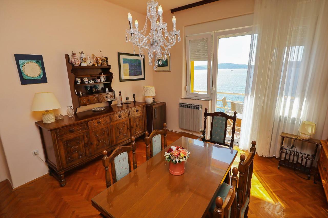 Caisa Classic Beachfront Apartment 자다르 외부 사진