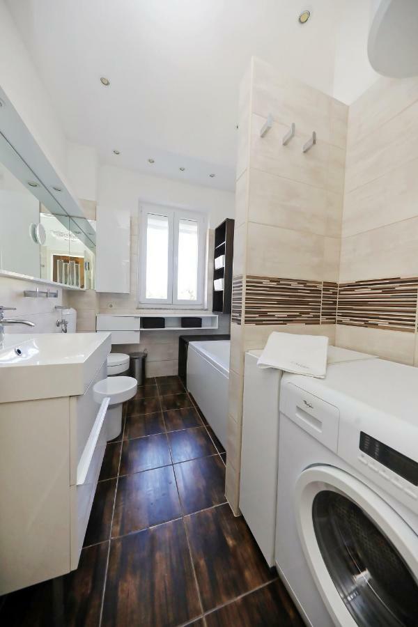 Caisa Classic Beachfront Apartment 자다르 외부 사진